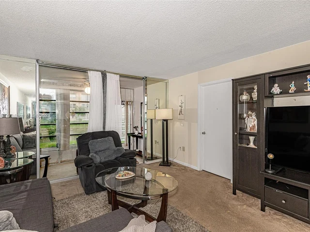 9010 Sunrise Lakes Blvd # 104, Sunrise FL 33322