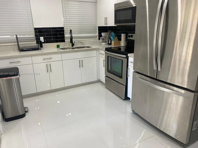 10702 NW 18th Ave, Miami FL 33167