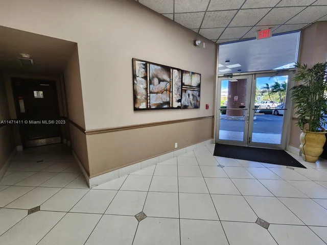 1817 S Ocean Dr, Hallandale Beach FL 33009