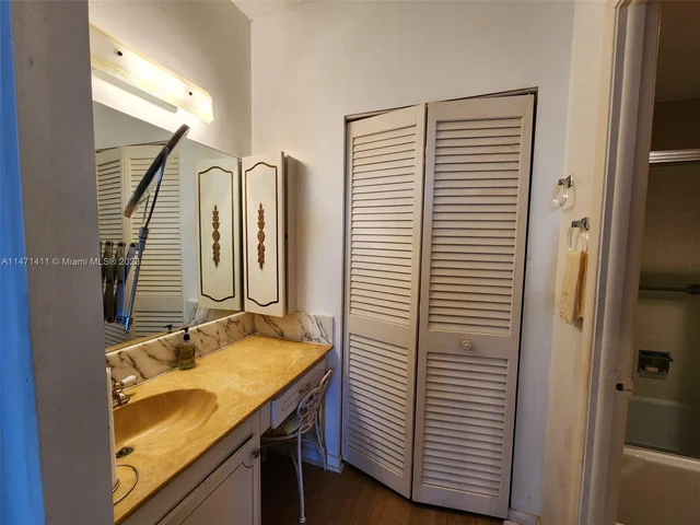 1817 S Ocean Dr, Hallandale Beach FL 33009