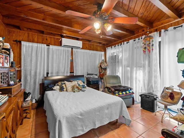 1061 NE 137th St, North Miami FL 33161