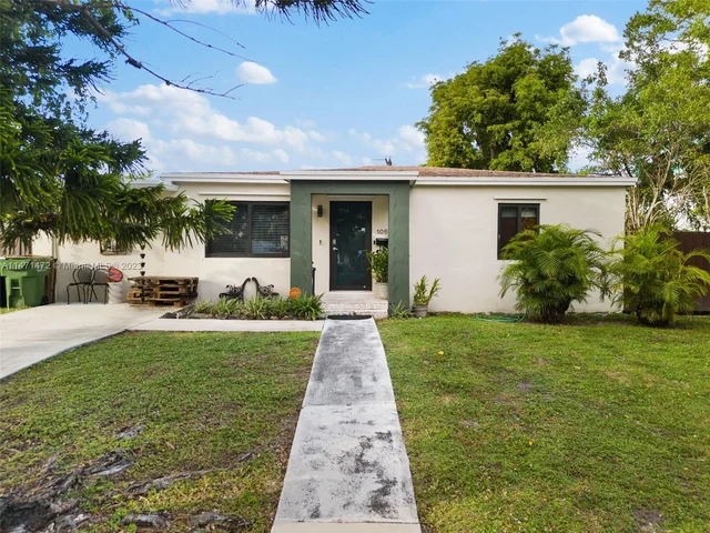 1061 NE 137th St, North Miami FL 33161