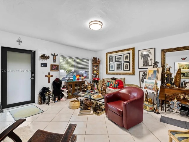 1061 NE 137th St, North Miami FL 33161