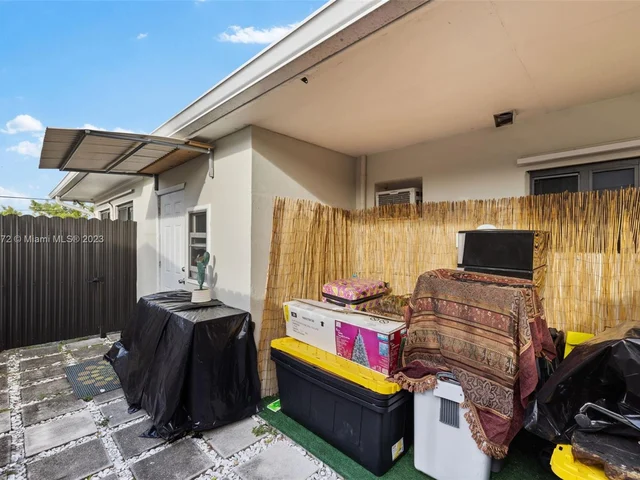 1061 NE 137th St, North Miami FL 33161