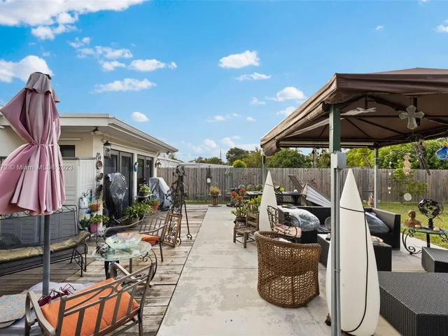 1061 NE 137th St, North Miami FL 33161