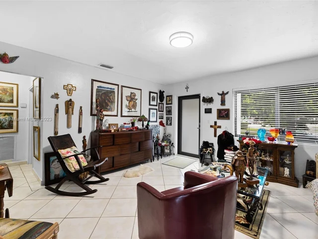 1061 NE 137th St, North Miami FL 33161