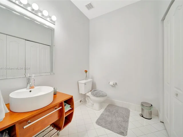 9771 NW 29th St, Doral FL 33172