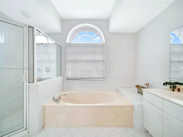 9771 NW 29th St, Doral FL 33172