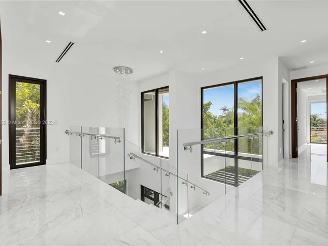 1311 Stillwater Dr # 1311, Miami Beach FL 33141