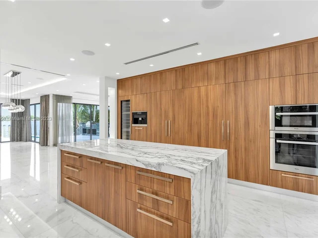 1311 Stillwater Dr # 1311, Miami Beach FL 33141