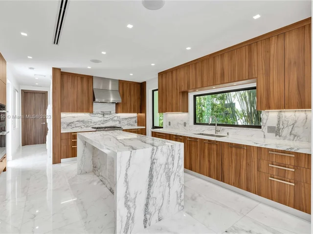 1311 Stillwater Dr # 1311, Miami Beach FL 33141