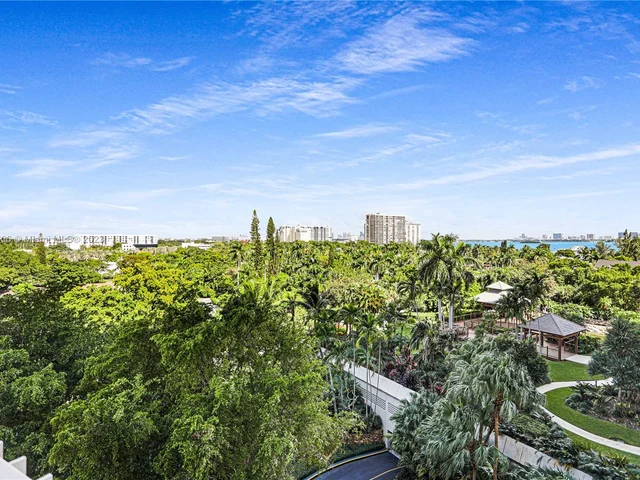1000 Quayside Ter # 809, Miami FL 33138