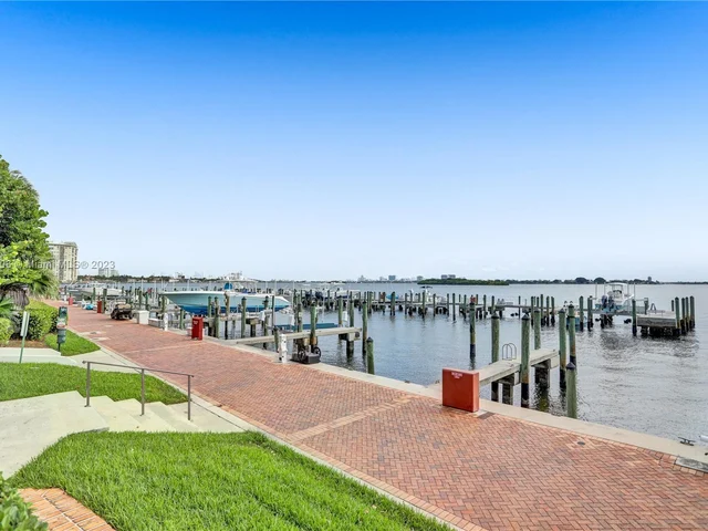 1000 Quayside Ter # 809, Miami FL 33138