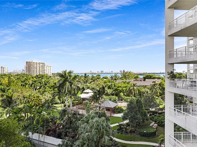 1000 Quayside Ter # 809, Miami FL 33138