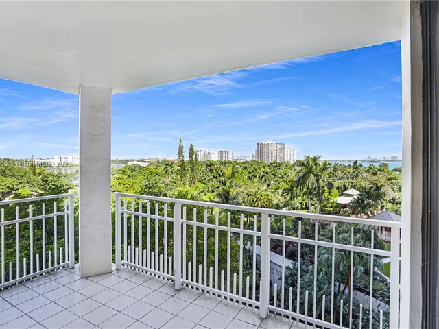 1000 Quayside Ter # 809, Miami FL 33138