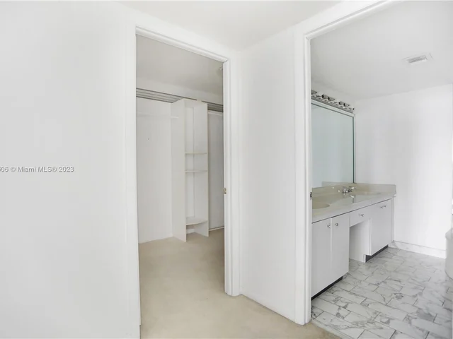 1000 Quayside Ter # 809, Miami FL 33138