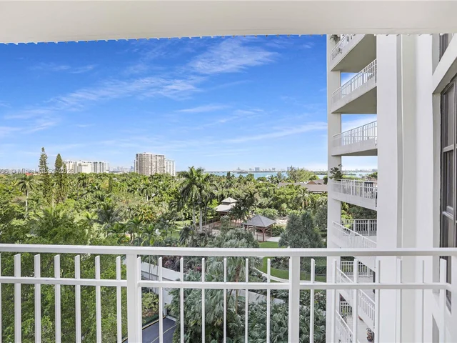 1000 Quayside Ter # 809, Miami FL 33138