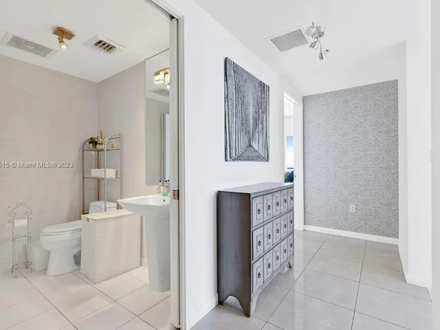 3470 E Coast Ave # H1711, Miami FL 33137