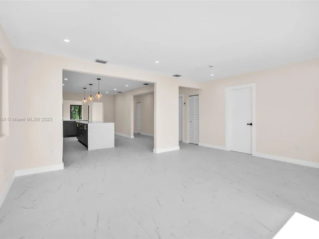 2265 NW 3rd St, Miami FL 33125