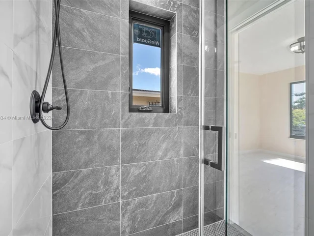 2265 NW 3rd St, Miami FL 33125