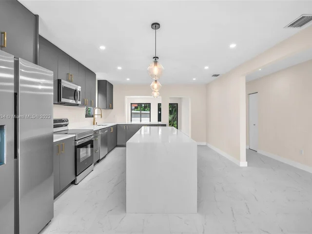 2265 NW 3rd St, Miami FL 33125