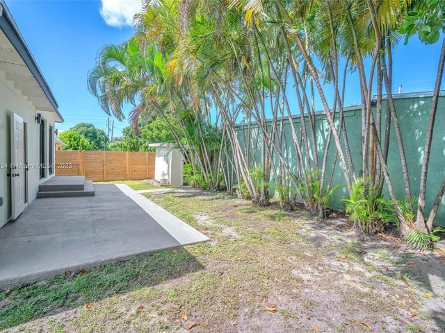 2265 NW 3rd St, Miami FL 33125