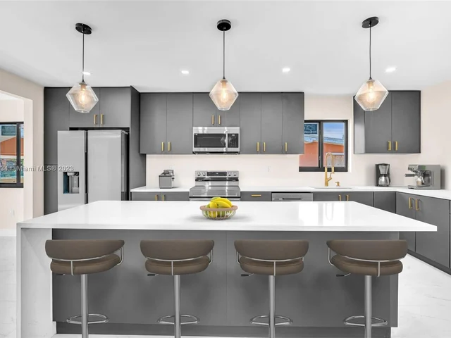 2265 NW 3rd St, Miami FL 33125