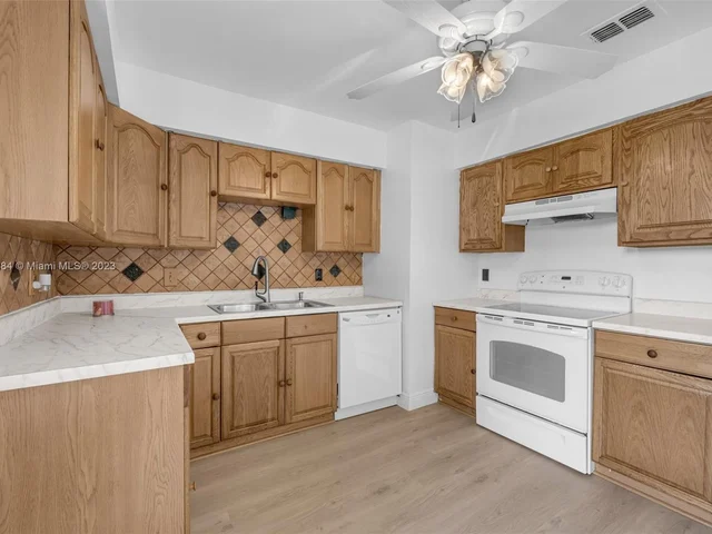 6834 Merganser, Orlando FL 32810