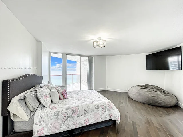 6767 Collins Ave # 1503, Miami Beach FL 33141