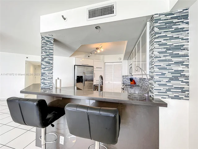 6767 Collins Ave # 1503, Miami Beach FL 33141