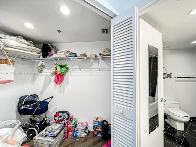 6767 Collins Ave # 1503, Miami Beach FL 33141