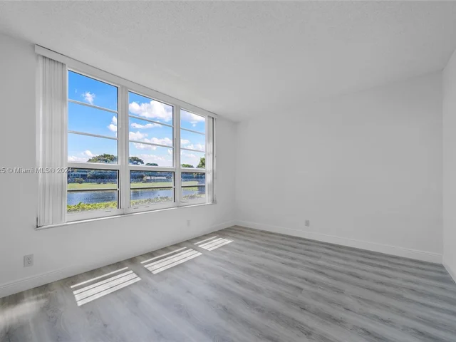 4030 W Palm Aire Dr # 104, Pompano Beach FL 33069