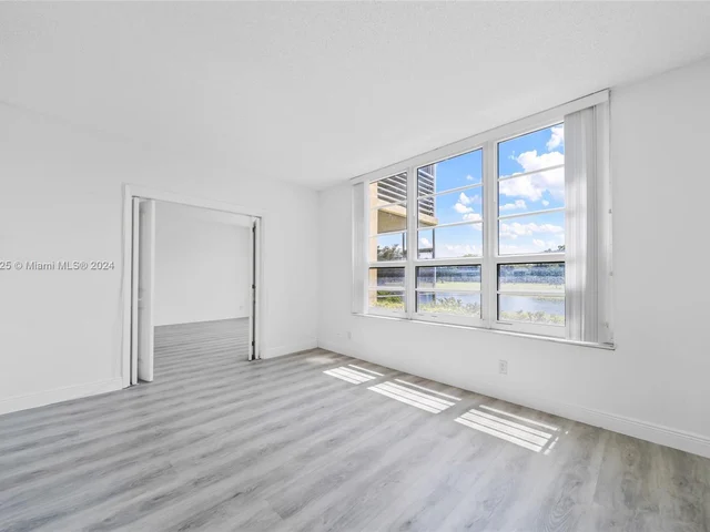 4030 W Palm Aire Dr # 104, Pompano Beach FL 33069