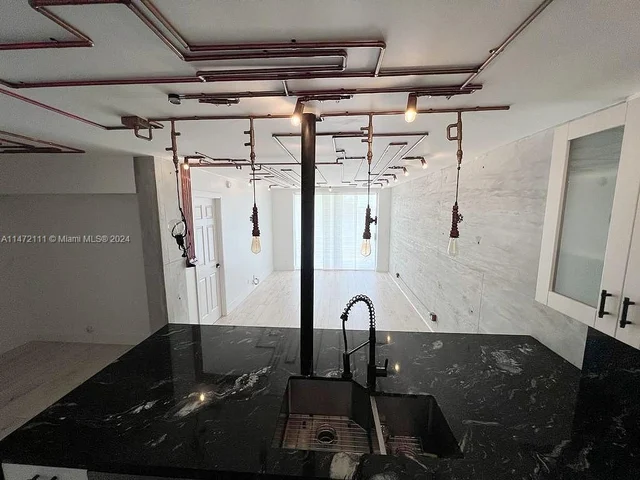 447 NE 195th St # 415, Miami FL 33179