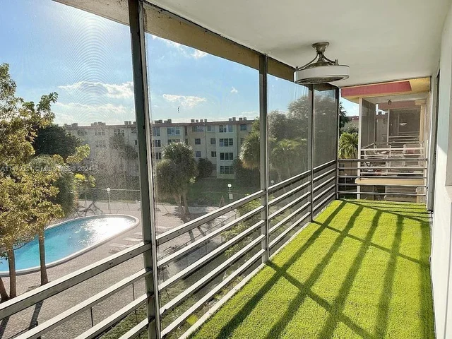 447 NE 195th St # 415, Miami FL 33179