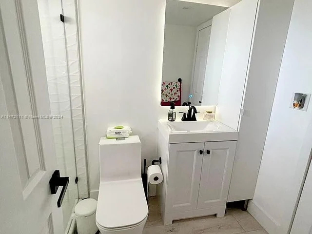 447 NE 195th St # 415, Miami FL 33179