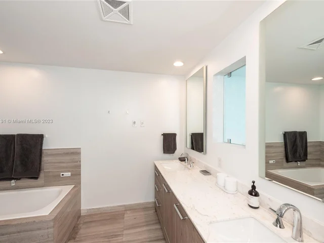 360 Ocean Dr # 904S, Key Biscayne FL 33149