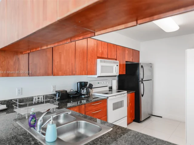 1200 Brickell Bay Dr. #2315, Miami FL 33131