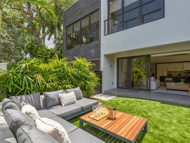 1516 SE 1st St # A, Fort Lauderdale FL 33301