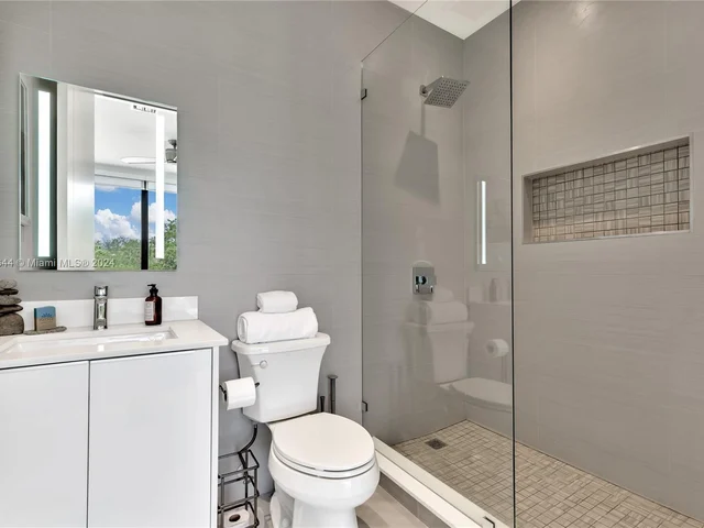 1516 SE 1st St # A, Fort Lauderdale FL 33301