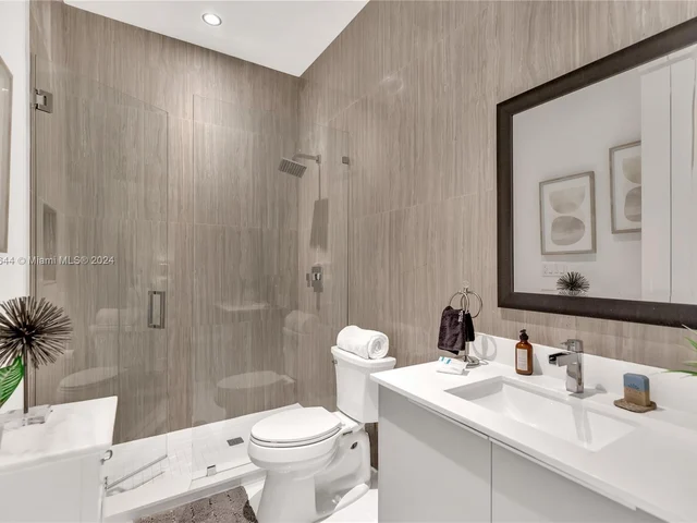 1516 SE 1st St # A, Fort Lauderdale FL 33301