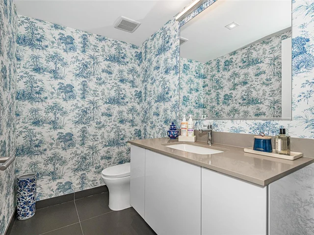 1600 NE 1st Ave # 3111, Miami FL 33132