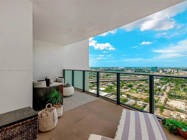 1600 NE 1st Ave # 3111, Miami FL 33132