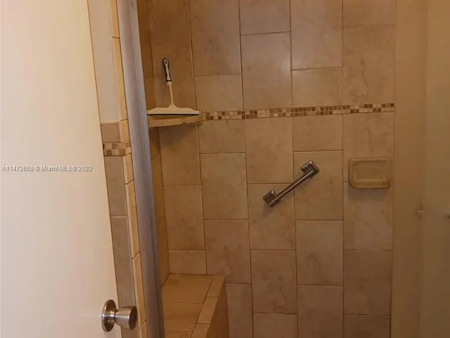 1100 Colony Point Cir # 101, Pembroke Pines FL 33026