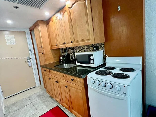 19201 Collins Ave # 828, Sunny Isles Beach FL 33160