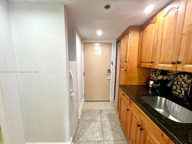 19201 Collins Ave # 828, Sunny Isles Beach FL 33160