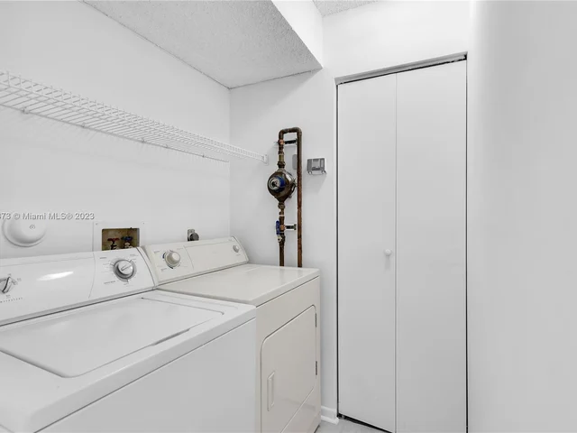 8721 Wiles Rd # 103, Coral Springs FL 33067