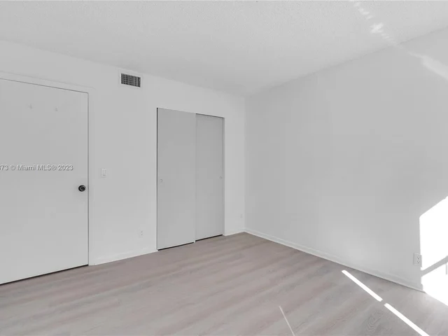 8721 Wiles Rd # 103, Coral Springs FL 33067