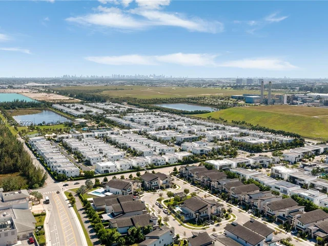 7641 NW 102nd Ct, Doral FL 33178