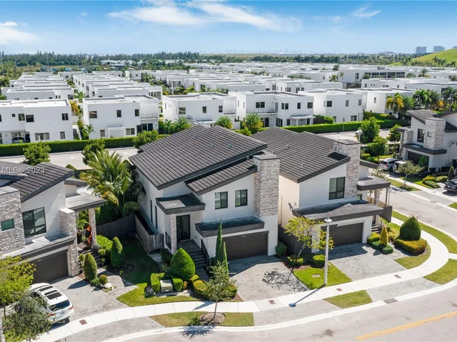 7641 NW 102nd Ct, Doral FL 33178